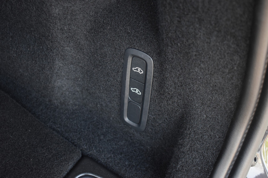 Volvo XC60 T8 AWD 455PK Plug-in Hybrid Plus Dark | 21" LMV | Luchtvering | H&K | Panodak | Contour stoelen | 360 Camera