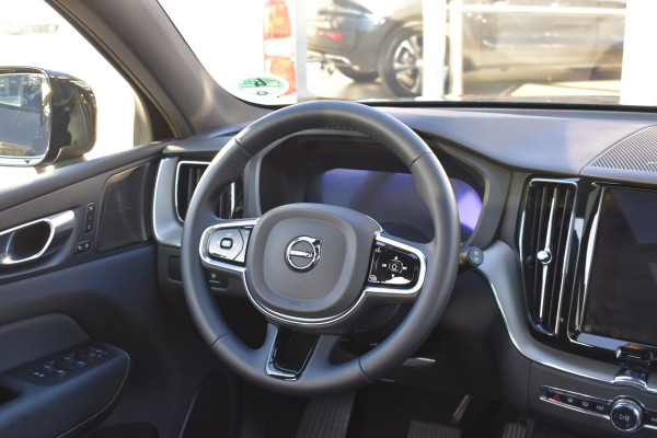 Volvo XC60 T8 AWD 455PK Plug-in Hybrid Plus Dark | 21" LMV | Luchtvering | H&K | Panodak | Contour stoelen | 360 Camera