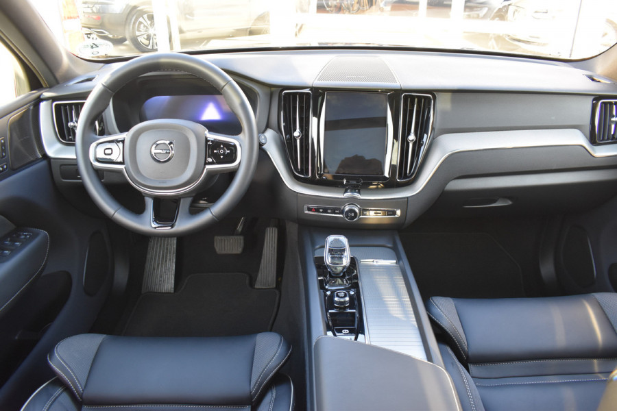 Volvo XC60 T8 AWD 455PK Plug-in Hybrid Plus Dark | 21" LMV | Luchtvering | H&K | Panodak | Contour stoelen | 360 Camera