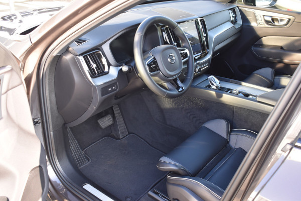 Volvo XC60 T8 AWD 455PK Plug-in Hybrid Plus Dark | 21" LMV | Luchtvering | H&K | Panodak | Contour stoelen | 360 Camera