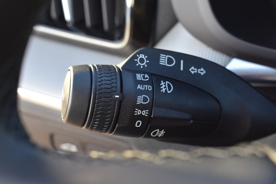 Volvo XC60 T8 AWD 455PK Plug-in Hybrid Plus Dark | 21" LMV | Luchtvering | H&K | Panodak | Contour stoelen | 360 Camera