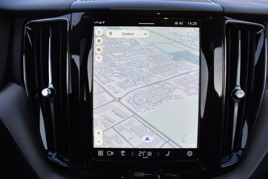 Volvo XC60 T8 AWD 455PK Plug-in Hybrid Plus Dark | 21" LMV | Luchtvering | H&K | Panodak | Contour stoelen | 360 Camera