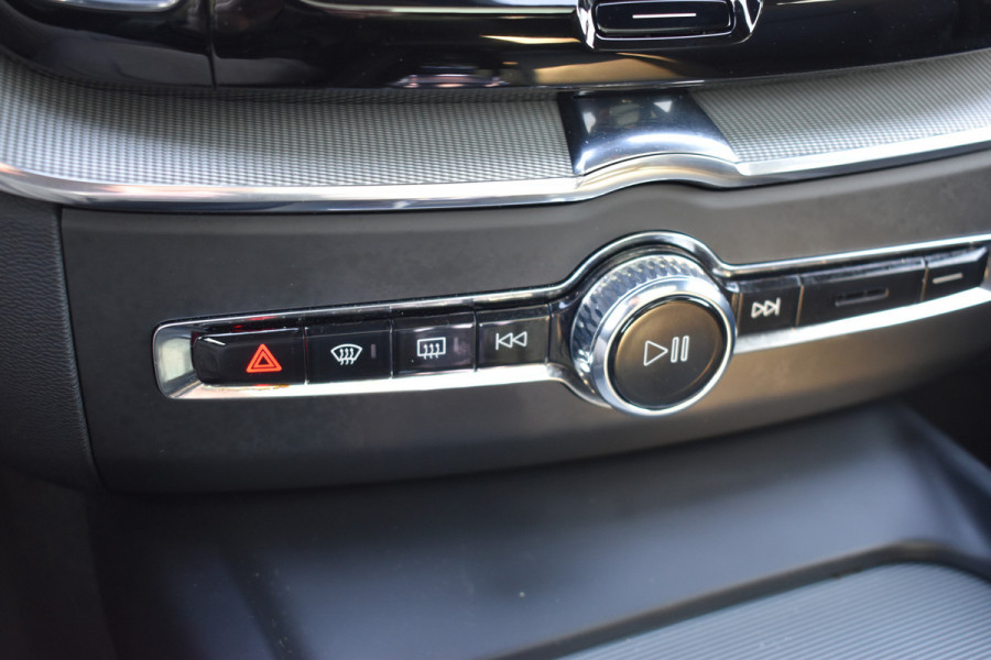 Volvo XC60 T8 AWD 455PK Plug-in Hybrid Plus Dark | 21" LMV | Luchtvering | H&K | Panodak | Contour stoelen | 360 Camera