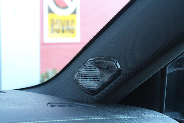 Peugeot 408 1.6 HYbrid 225PK EAT8 GT | SCHUIF/KANTEL DAK | NAPPA ZWART LEDEREN BEKLEDING | NIGHT VISION | FOCAL AUDIO SYSTEM | ELEKTRISCH BEDIENBARE VOORSTOELEN MET MASSAGE EN VERWARM FUNCTIE | NAVIGATIE | DRAADLOZE APPLE CARPLAY/ANDROID AUTO | DRAADLOZE TELEFOONLADER | KEYLESS ENTRY/START | VOORVERWAMINGS FUNCTIE | ADAPTIVE CRUISE CONTROL | CLEAN CABIN: VENTILATIE MANAGMENT SYSTEEM | ELEKTRISCH BEDIENBARE ACHTERKLEP | LANE POSITIONING ASSIST | 3D-INSTRUMENTENPANEEL |