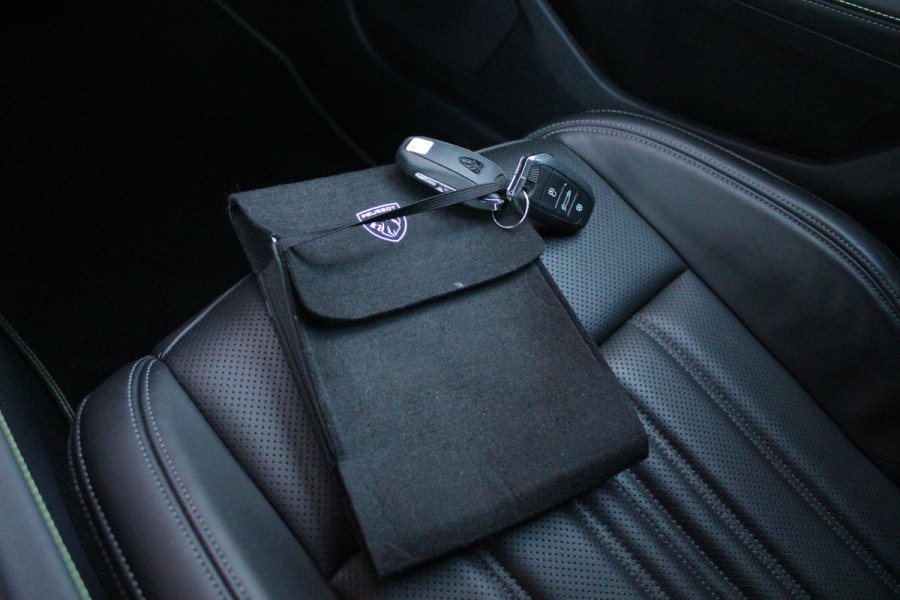 Peugeot 408 1.6 HYbrid 225PK EAT8 GT | SCHUIF/KANTEL DAK | NAPPA ZWART LEDEREN BEKLEDING | NIGHT VISION | FOCAL AUDIO SYSTEM | ELEKTRISCH BEDIENBARE VOORSTOELEN MET MASSAGE EN VERWARM FUNCTIE | NAVIGATIE | DRAADLOZE APPLE CARPLAY/ANDROID AUTO | DRAADLOZE TELEFOONLADER | KEYLESS ENTRY/START | VOORVERWAMINGS FUNCTIE | ADAPTIVE CRUISE CONTROL | CLEAN CABIN: VENTILATIE MANAGMENT SYSTEEM | ELEKTRISCH BEDIENBARE ACHTERKLEP | LANE POSITIONING ASSIST | 3D-INSTRUMENTENPANEEL |