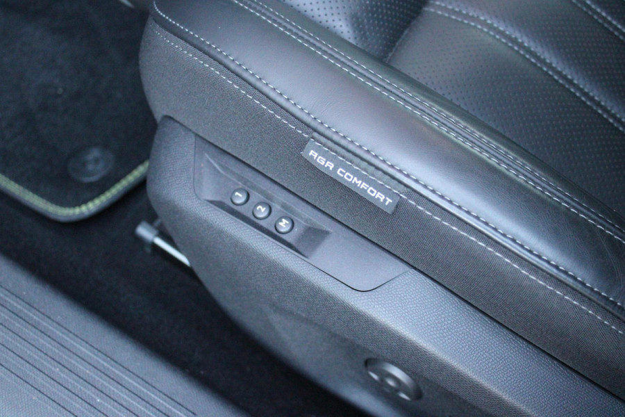 Peugeot 408 1.6 HYbrid 225PK EAT8 GT | SCHUIF/KANTEL DAK | NAPPA ZWART LEDEREN BEKLEDING | NIGHT VISION | FOCAL AUDIO SYSTEM | ELEKTRISCH BEDIENBARE VOORSTOELEN MET MASSAGE EN VERWARM FUNCTIE | NAVIGATIE | DRAADLOZE APPLE CARPLAY/ANDROID AUTO | DRAADLOZE TELEFOONLADER | KEYLESS ENTRY/START | VOORVERWAMINGS FUNCTIE | ADAPTIVE CRUISE CONTROL | CLEAN CABIN: VENTILATIE MANAGMENT SYSTEEM | ELEKTRISCH BEDIENBARE ACHTERKLEP | LANE POSITIONING ASSIST | 3D-INSTRUMENTENPANEEL |