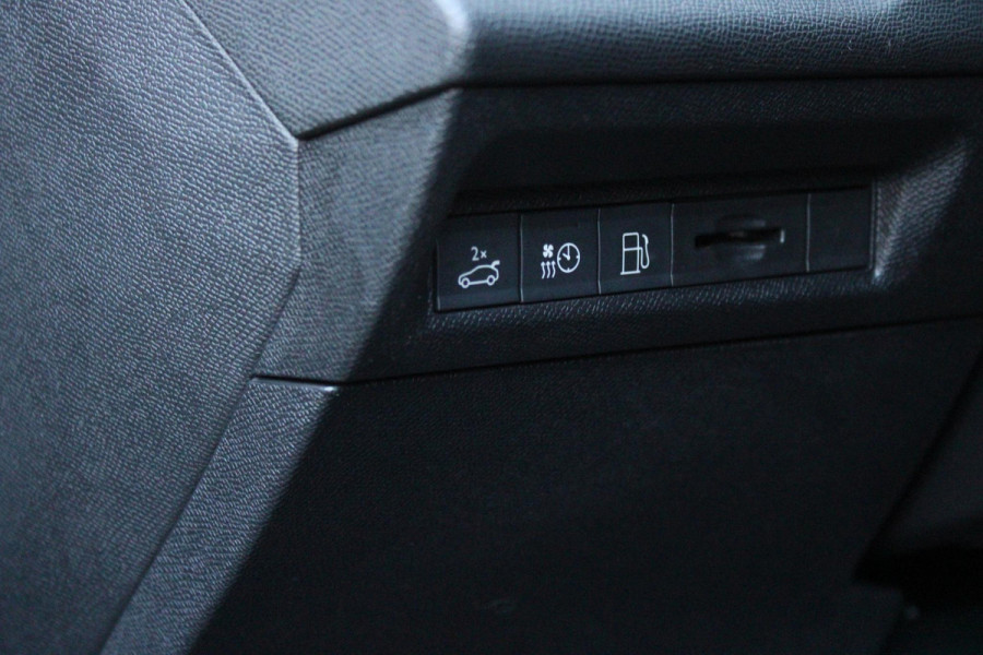 Peugeot 408 1.6 HYbrid 225PK EAT8 GT | SCHUIF/KANTEL DAK | NAPPA ZWART LEDEREN BEKLEDING | NIGHT VISION | FOCAL AUDIO SYSTEM | ELEKTRISCH BEDIENBARE VOORSTOELEN MET MASSAGE EN VERWARM FUNCTIE | NAVIGATIE | DRAADLOZE APPLE CARPLAY/ANDROID AUTO | DRAADLOZE TELEFOONLADER | KEYLESS ENTRY/START | VOORVERWAMINGS FUNCTIE | ADAPTIVE CRUISE CONTROL | CLEAN CABIN: VENTILATIE MANAGMENT SYSTEEM | ELEKTRISCH BEDIENBARE ACHTERKLEP | LANE POSITIONING ASSIST | 3D-INSTRUMENTENPANEEL |