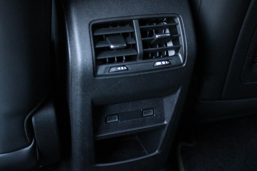 Peugeot 408 1.6 HYbrid 225PK EAT8 GT | SCHUIF/KANTEL DAK | NAPPA ZWART LEDEREN BEKLEDING | NIGHT VISION | FOCAL AUDIO SYSTEM | ELEKTRISCH BEDIENBARE VOORSTOELEN MET MASSAGE EN VERWARM FUNCTIE | NAVIGATIE | DRAADLOZE APPLE CARPLAY/ANDROID AUTO | DRAADLOZE TELEFOONLADER | KEYLESS ENTRY/START | VOORVERWAMINGS FUNCTIE | ADAPTIVE CRUISE CONTROL | CLEAN CABIN: VENTILATIE MANAGMENT SYSTEEM | ELEKTRISCH BEDIENBARE ACHTERKLEP | LANE POSITIONING ASSIST | 3D-INSTRUMENTENPANEEL |