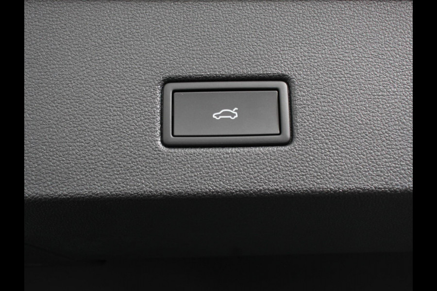 Volkswagen T-Roc 1.5 TSI R-Line+Blackpack Climate control | Adaptieve cruise control | Panoramadak | LED | Navigatie | Achteruitrijcamera | Parkeersensoren | Apple Carplay/ Android Auto | Radio