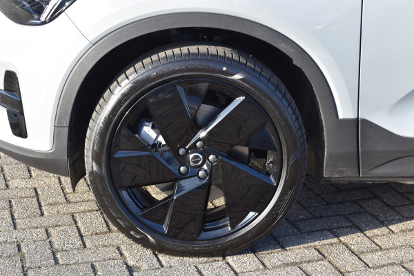 Volvo EX40 Extended Range 252PK Plus Black Ed. 82 kWh H&K | Panodak | Camera | 20"LMV | ACC | Blis
