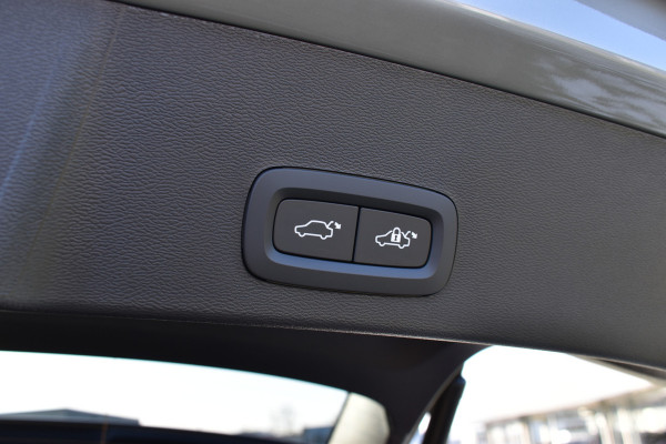 Volvo EX40 Extended Range 252PK Plus Black Ed. 82 kWh H&K | Panodak | Camera | 20"LMV | ACC | Blis