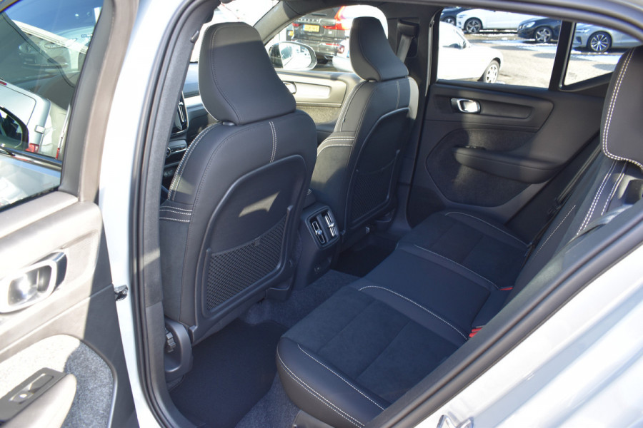 Volvo EX40 Extended Range 252PK Plus Black Ed. 82 kWh H&K | Panodak | Camera | 20"LMV | ACC | Blis