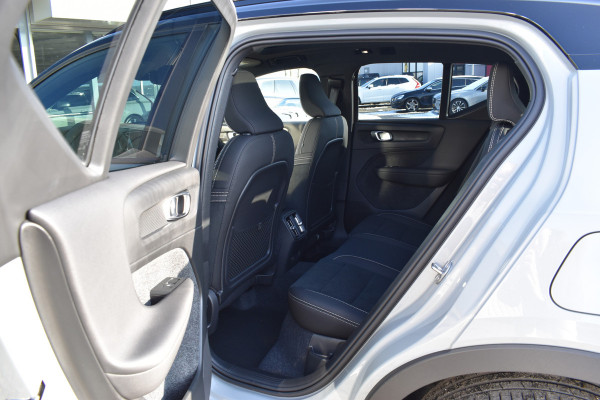 Volvo EX40 Extended Range 252PK Plus Black Ed. 82 kWh H&K | Panodak | Camera | 20"LMV | ACC | Blis