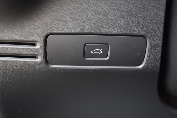 Volvo EX40 Extended Range 252PK Plus Black Ed. 82 kWh H&K | Panodak | Camera | 20"LMV | ACC | Blis