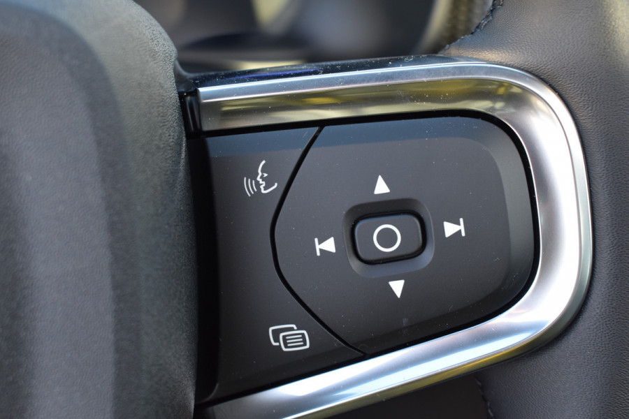 Volvo EX40 Extended Range 252PK Plus Black Ed. 82 kWh H&K | Panodak | Camera | 20"LMV | ACC | Blis