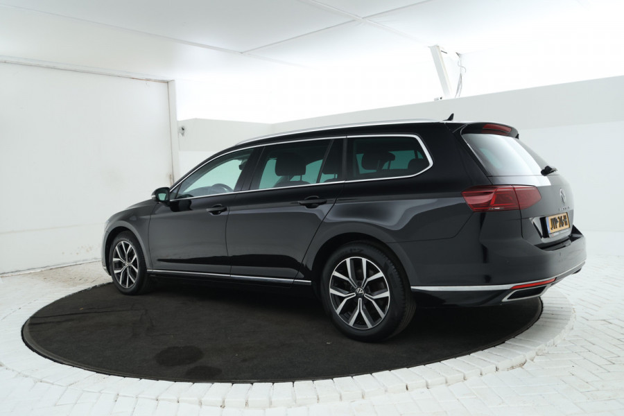 Volkswagen Passat Variant 2.0 TDI Elegance Business R Automaat, Leer, virtual, Climate,