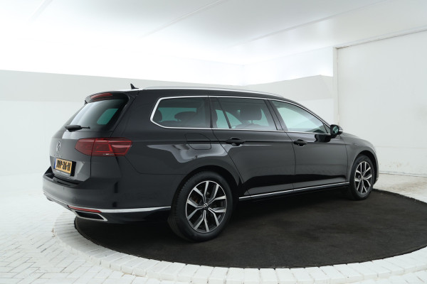 Volkswagen Passat Variant 2.0 TDI Elegance Business R Automaat, Leer, virtual, Climate,