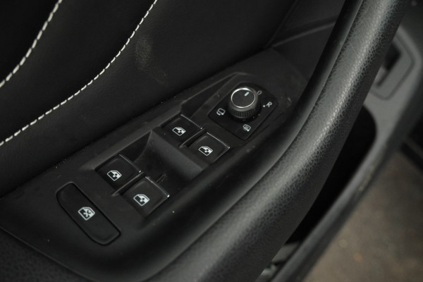 Volkswagen Passat Variant 2.0 TDI Elegance Business R Automaat, Leer, virtual, Climate,