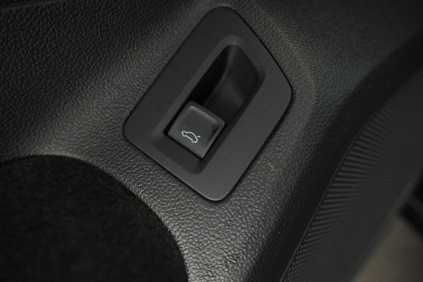 Volkswagen Passat Variant 2.0 TDI Elegance Business R Automaat, Leer, virtual, Climate,