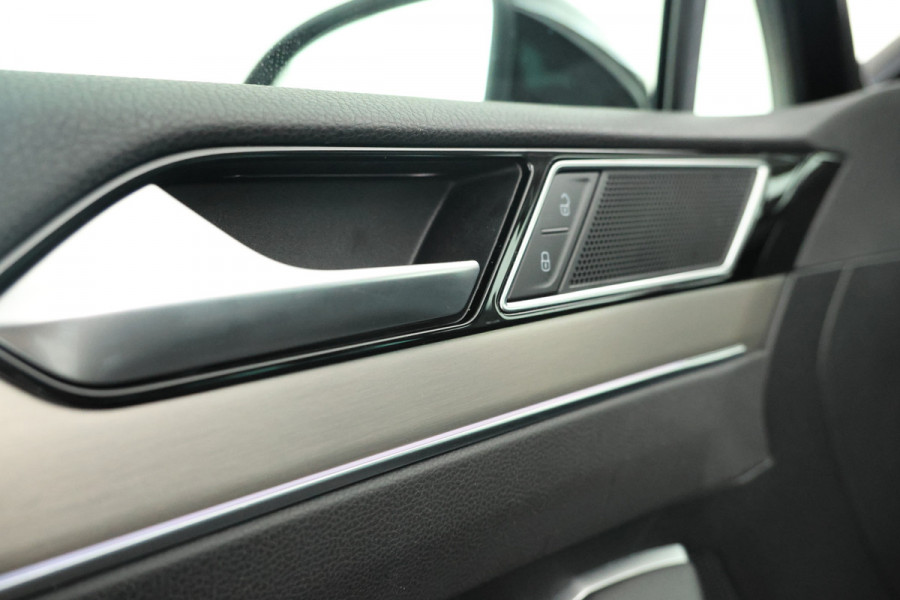 Volkswagen Passat Variant 2.0 TDI Elegance Business R Automaat, Leer, virtual, Climate,