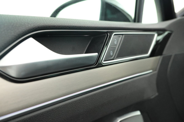 Volkswagen Passat Variant 2.0 TDI Elegance Business R Automaat, Leer, virtual, Climate,