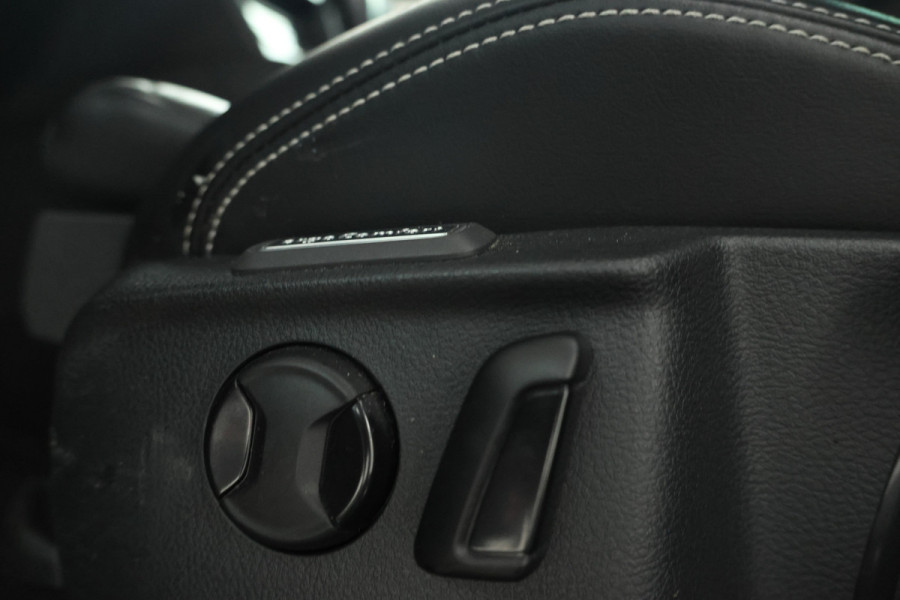 Volkswagen Passat Variant 2.0 TDI Elegance Business R Automaat, Leer, virtual, Climate,