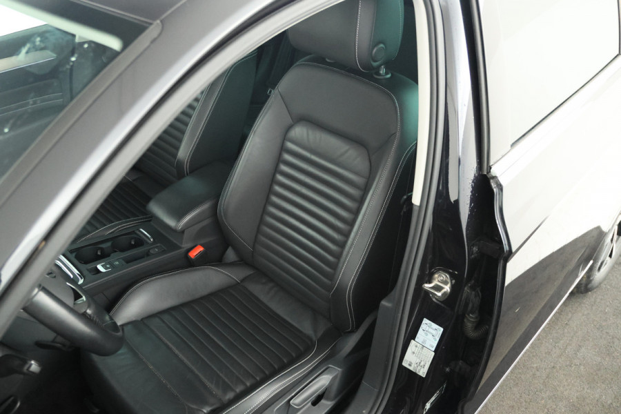 Volkswagen Passat Variant 2.0 TDI Elegance Business R Automaat, Leer, virtual, Climate,