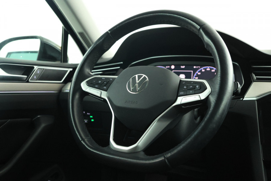 Volkswagen Passat Variant 2.0 TDI Elegance Business R Automaat, Leer, virtual, Climate,