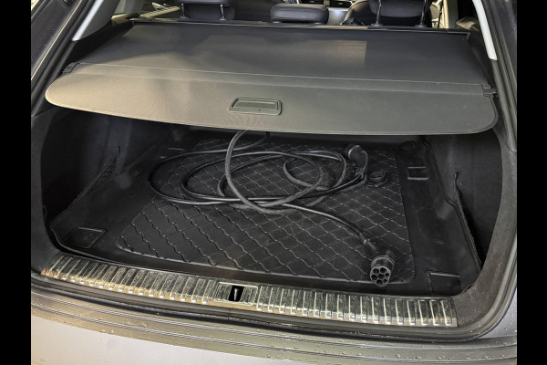 Audi e-tron 50 quattro Launch edition plus 71 kWh | Panoramadak | Leder | Camera Apple Carplay | Navi