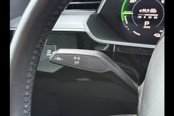 Audi e-tron 50 quattro Launch edition plus 71 kWh | Panoramadak | Leder | Camera Apple Carplay | Navi