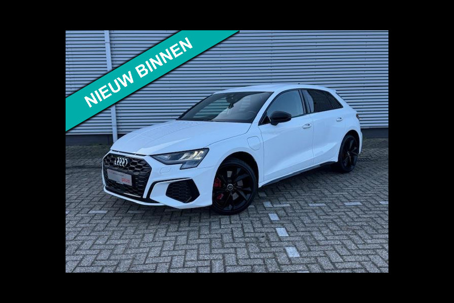 Audi A3 Sportback 45 TFSI e S Black edition Competition,Stoelverwarming,Carplay,Sportstoelen,