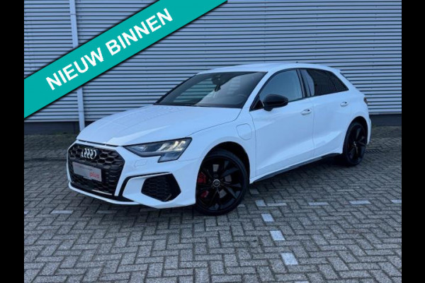 Audi A3 Sportback 45 TFSI e S Black edition Competition,Stoelverwarming,Carplay,Sportstoelen,