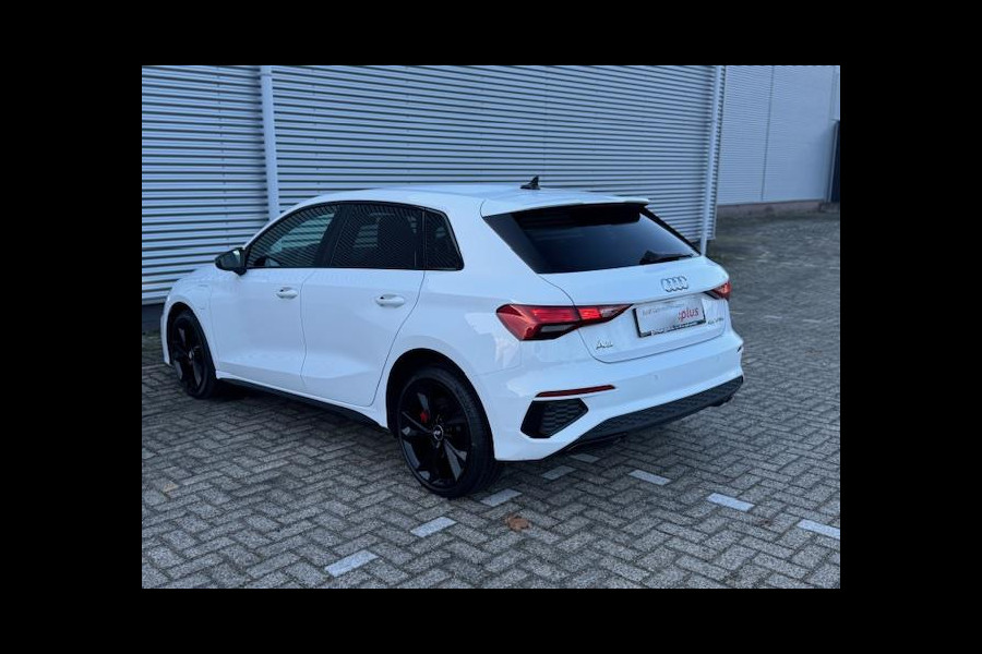 Audi A3 Sportback 45 TFSI e S Black edition Competition,Stoelverwarming,Carplay,Sportstoelen,