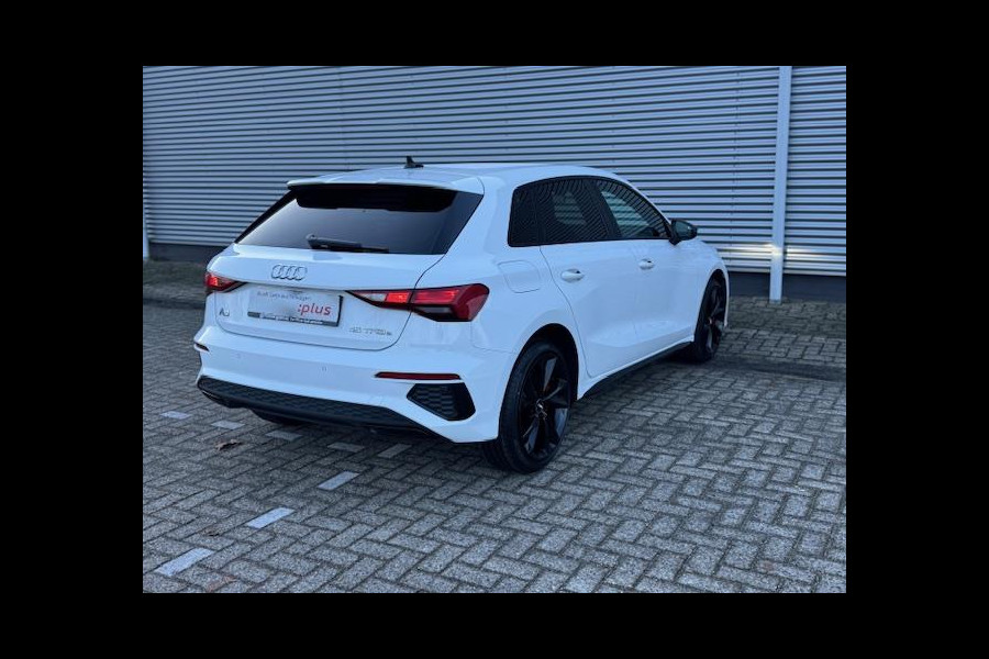 Audi A3 Sportback 45 TFSI e S Black edition Competition,Stoelverwarming,Carplay,Sportstoelen,