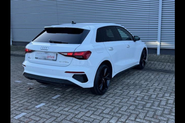 Audi A3 Sportback 45 TFSI e S Black edition Competition,Stoelverwarming,Carplay,Sportstoelen,