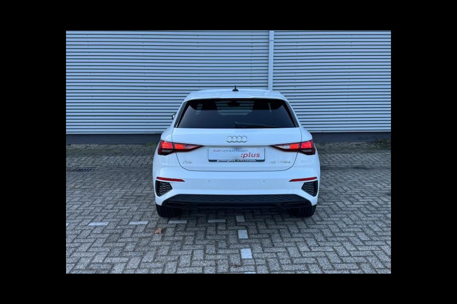 Audi A3 Sportback 45 TFSI e S Black edition Competition,Stoelverwarming,Carplay,Sportstoelen,