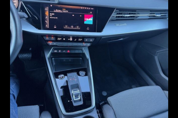 Audi A3 Sportback 45 TFSI e S Black edition Competition,Stoelverwarming,Carplay,Sportstoelen,