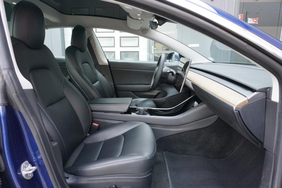 Tesla Model 3 Standard RWD Plus 60 kWh + AUTOPILOT / PREMIUM AUDIO / 19''