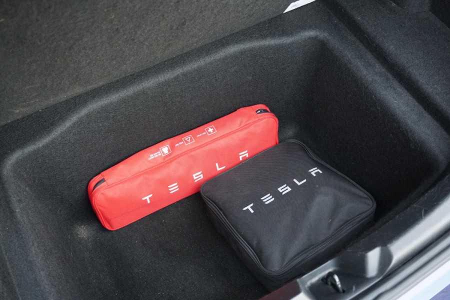 Tesla Model 3 Standard RWD Plus 60 kWh + AUTOPILOT / PREMIUM AUDIO / 19''