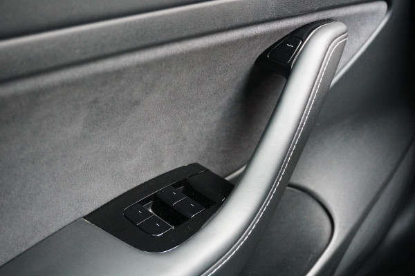 Tesla Model 3 Standard RWD Plus 60 kWh + AUTOPILOT / PREMIUM AUDIO / 19''