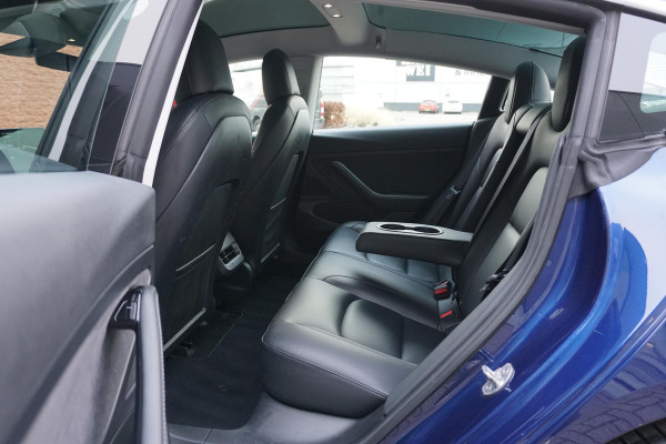 Tesla Model 3 Standard RWD Plus 60 kWh + AUTOPILOT / PREMIUM AUDIO / 19''