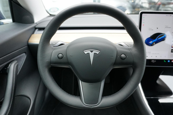 Tesla Model 3 Standard RWD Plus 60 kWh + AUTOPILOT / PREMIUM AUDIO / 19''