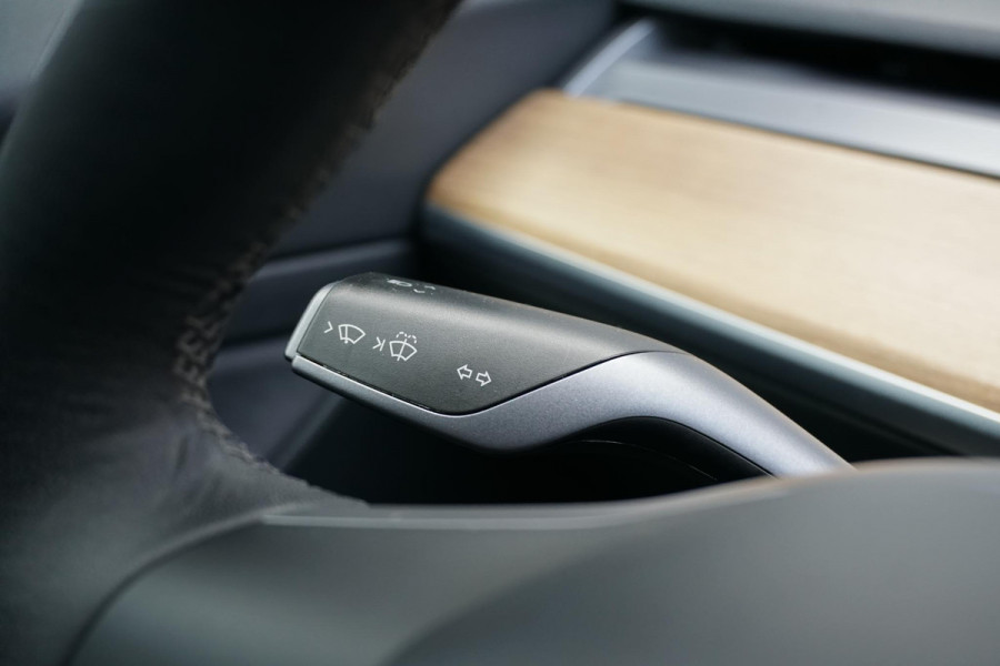 Tesla Model 3 Standard RWD Plus 60 kWh + AUTOPILOT / PREMIUM AUDIO / 19''