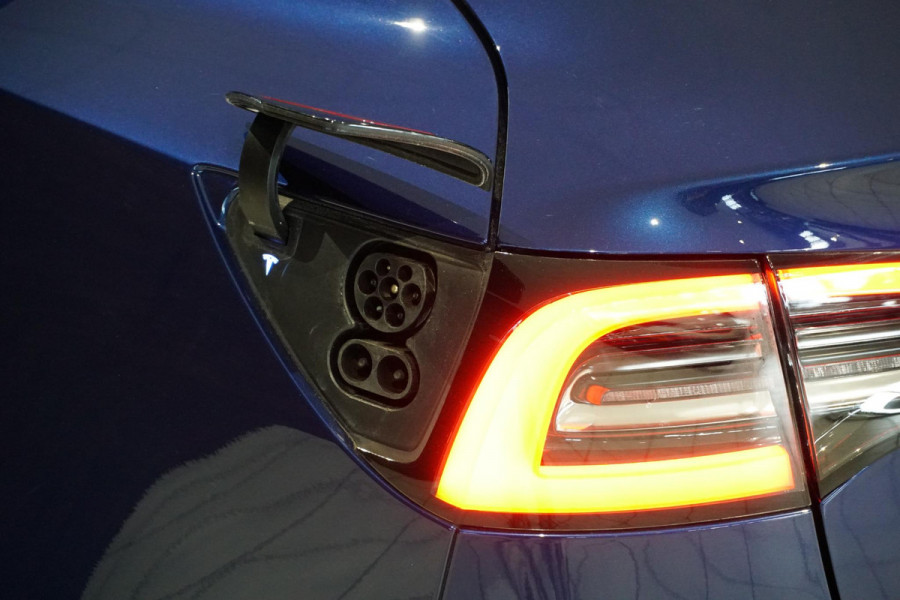 Tesla Model 3 Standard RWD Plus 60 kWh + AUTOPILOT / PREMIUM AUDIO / 19''