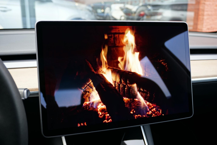 Tesla Model 3 Standard RWD Plus 60 kWh + AUTOPILOT / PREMIUM AUDIO / 19''