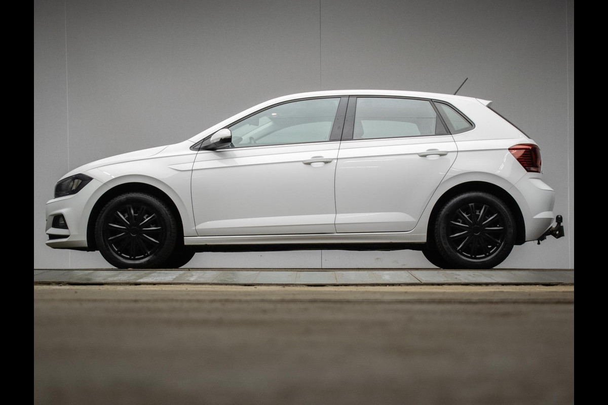 Volkswagen Polo 1.0 TSI Comfortline Sport (APPLE CARPLAY,GROOT NAVI,ADAPTIVE CRUISE,TREKHAAK,LED,SPORTSTOELEN,NETTE STAAT)