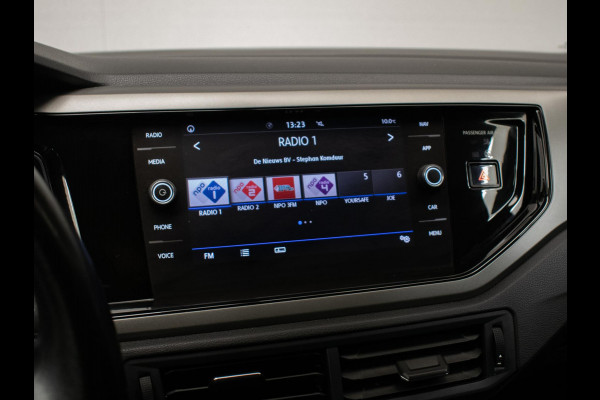 Volkswagen Polo 1.0 TSI Comfortline Sport (APPLE CARPLAY,GROOT NAVI,ADAPTIVE CRUISE,TREKHAAK,LED,SPORTSTOELEN,NETTE STAAT)