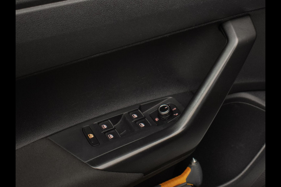 Volkswagen Polo 1.0 TSI Comfortline Sport (APPLE CARPLAY,GROOT NAVI,ADAPTIVE CRUISE,TREKHAAK,LED,SPORTSTOELEN,NETTE STAAT)