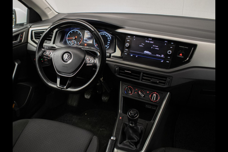 Volkswagen Polo 1.0 TSI Comfortline Sport (APPLE CARPLAY,GROOT NAVI,ADAPTIVE CRUISE,TREKHAAK,LED,SPORTSTOELEN,NETTE STAAT)
