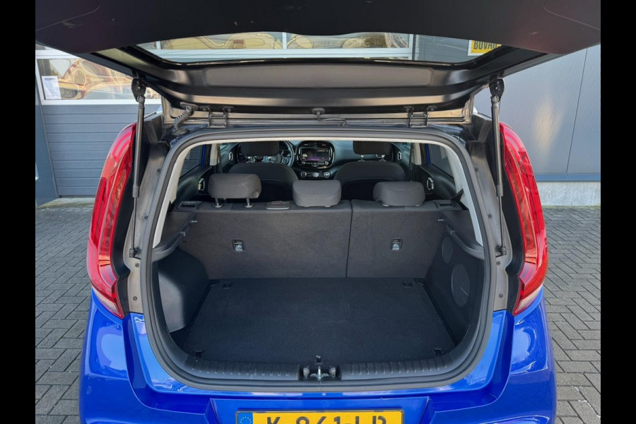 Kia e-Soul DynamicLine 64 kWh | €11.350 EX BTW | Camera | Navi | Winterpack | Head-up | BLIS | ACC | LED | 100% Kia onderhouden